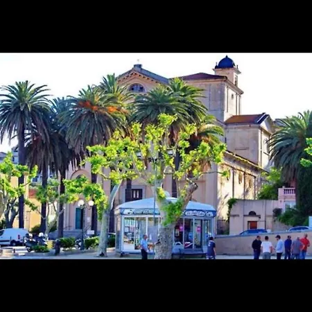 A Deux Pas Du Centre D Ile Rousse * L'Ile-Rousse (Corsica)