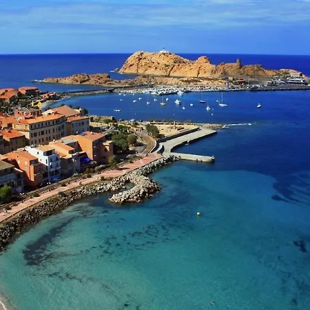 A Deux Pas Du Centre D Ile Rousse *