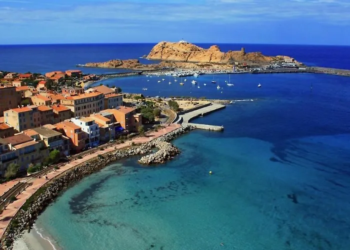 A Deux Pas Du Centre D Ile Rousse *